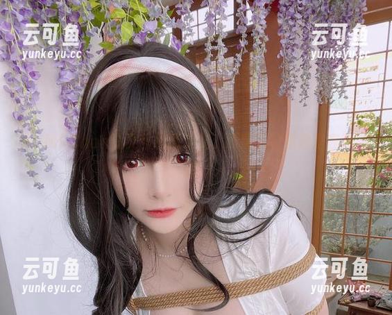 MiMi Chan让女仆装新定义，原图里的她像是在开派对！